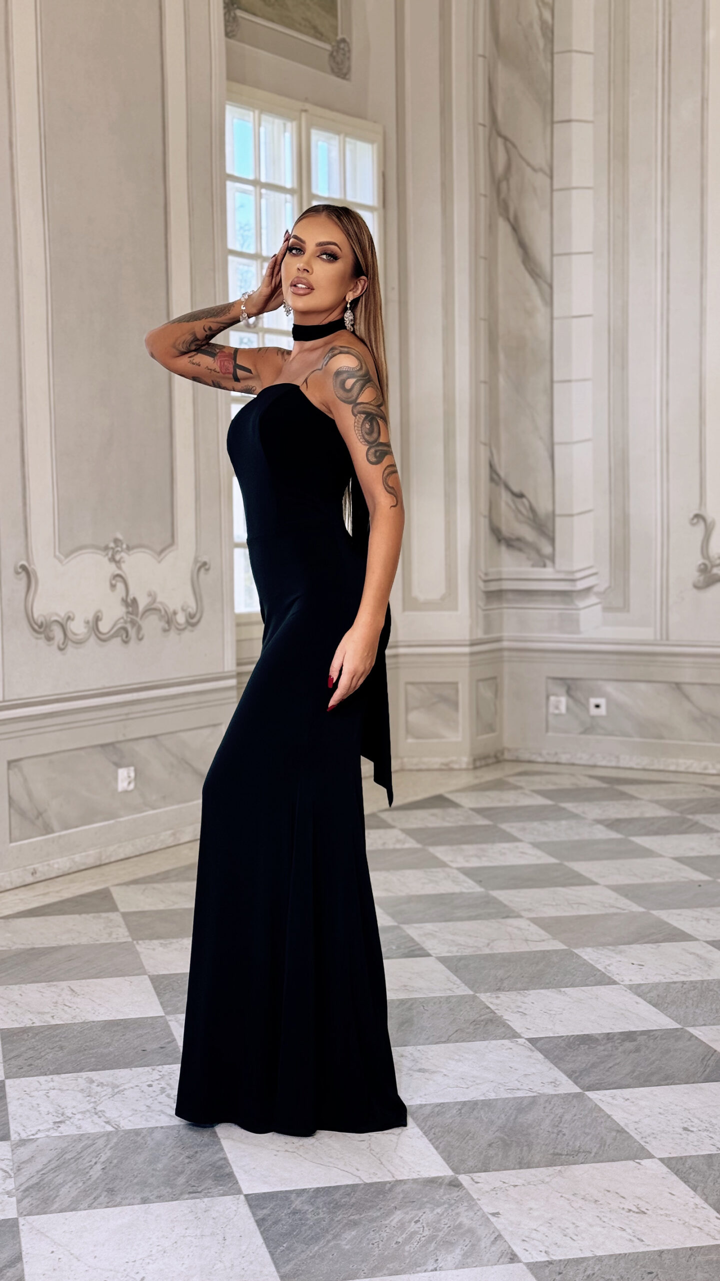 Sukienka dopasowana z szarfą NB Julies czarna