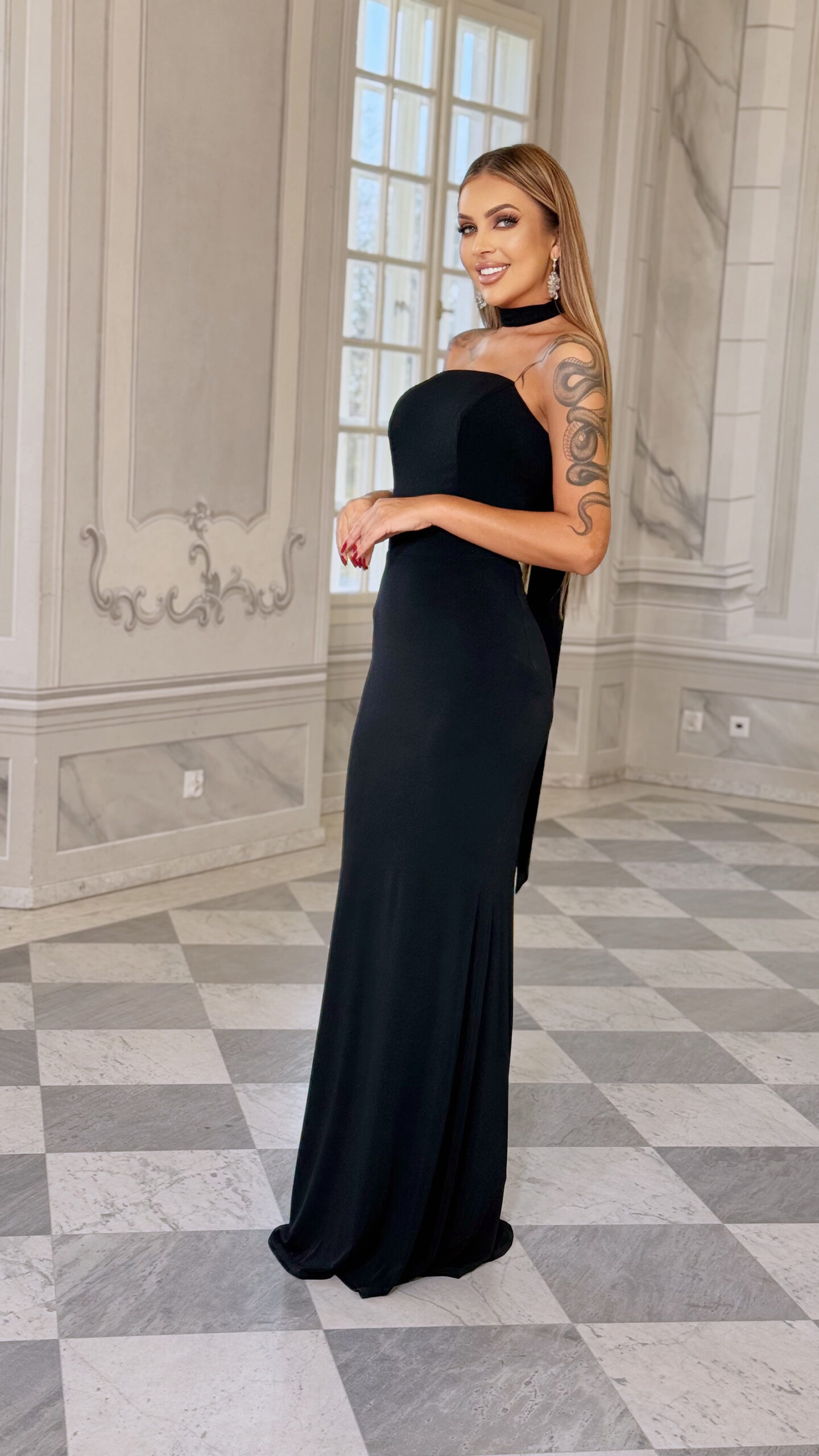 Sukienka dopasowana z szarfą NB Julies czarna