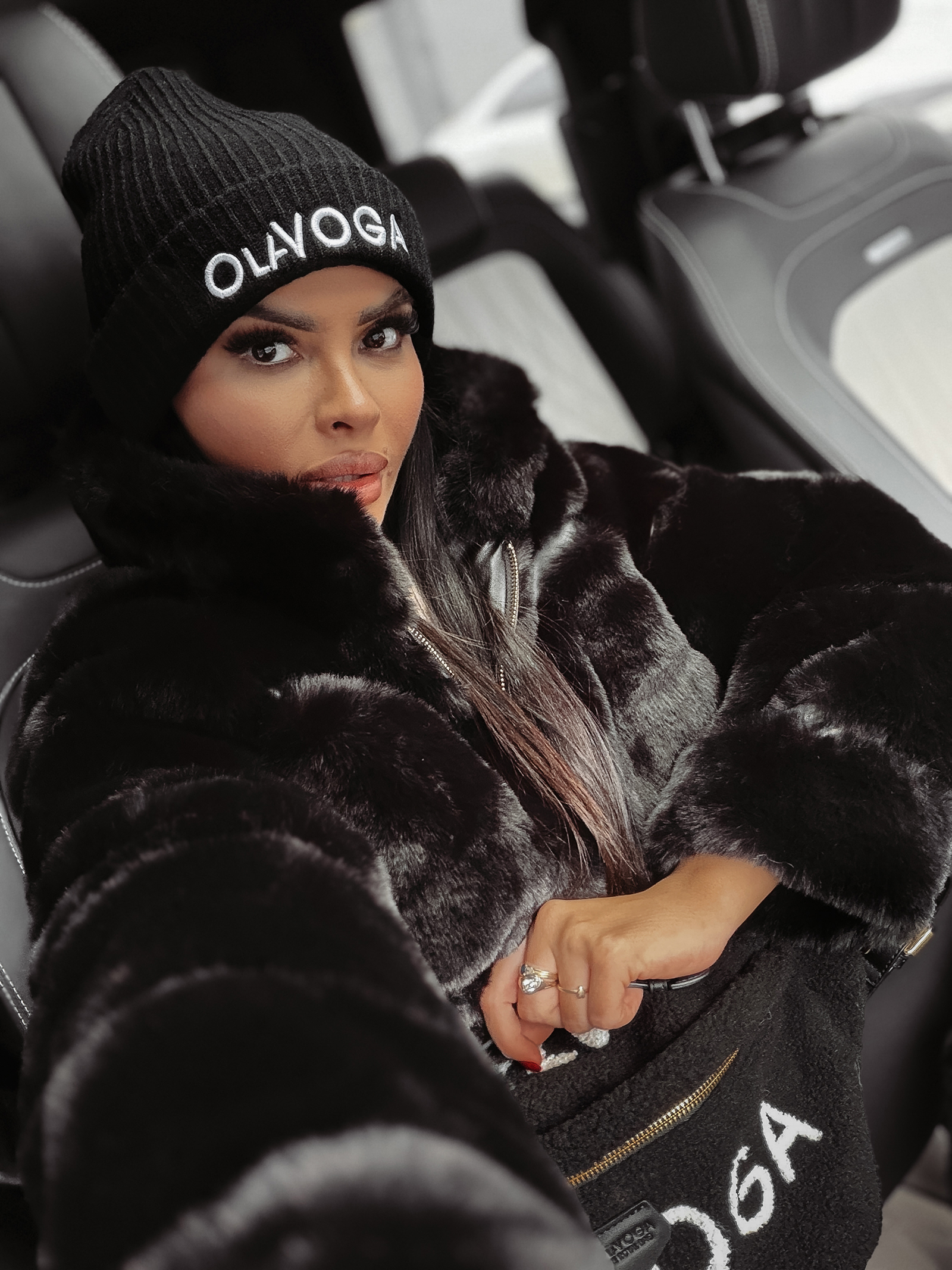 Szalik dzianinowy OLAVOGA VIVAMITO czarny Szalik dzianinowy OLAVOGA VIVAMITO czarny