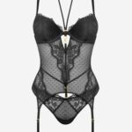 Koronkowy zestaw bielizny damskiej czarny- gorset z brazylianami