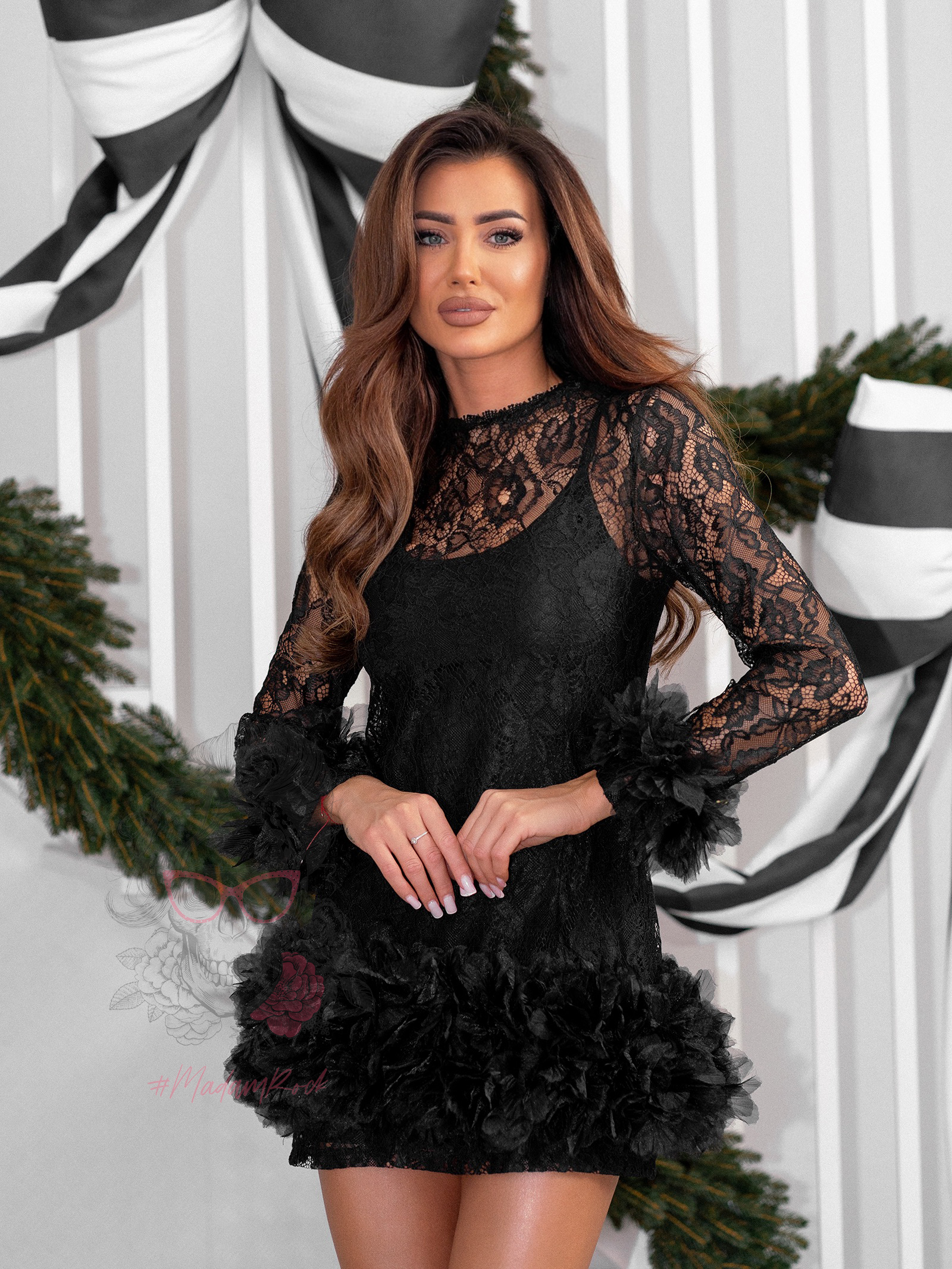 Sukienka koronkowa Essence Mini Dress czarna