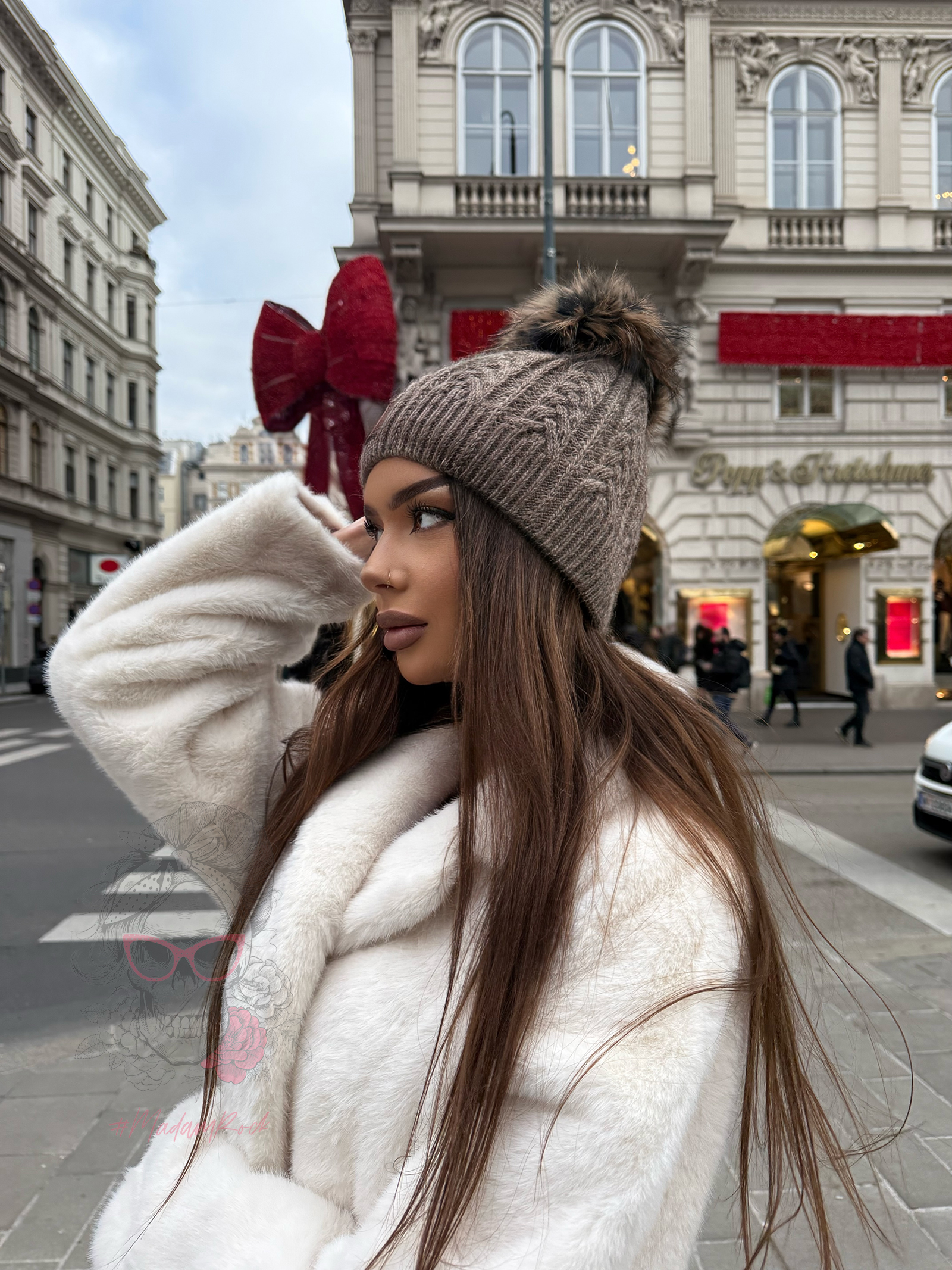 Czapka z pomponem Boreal cappuccino