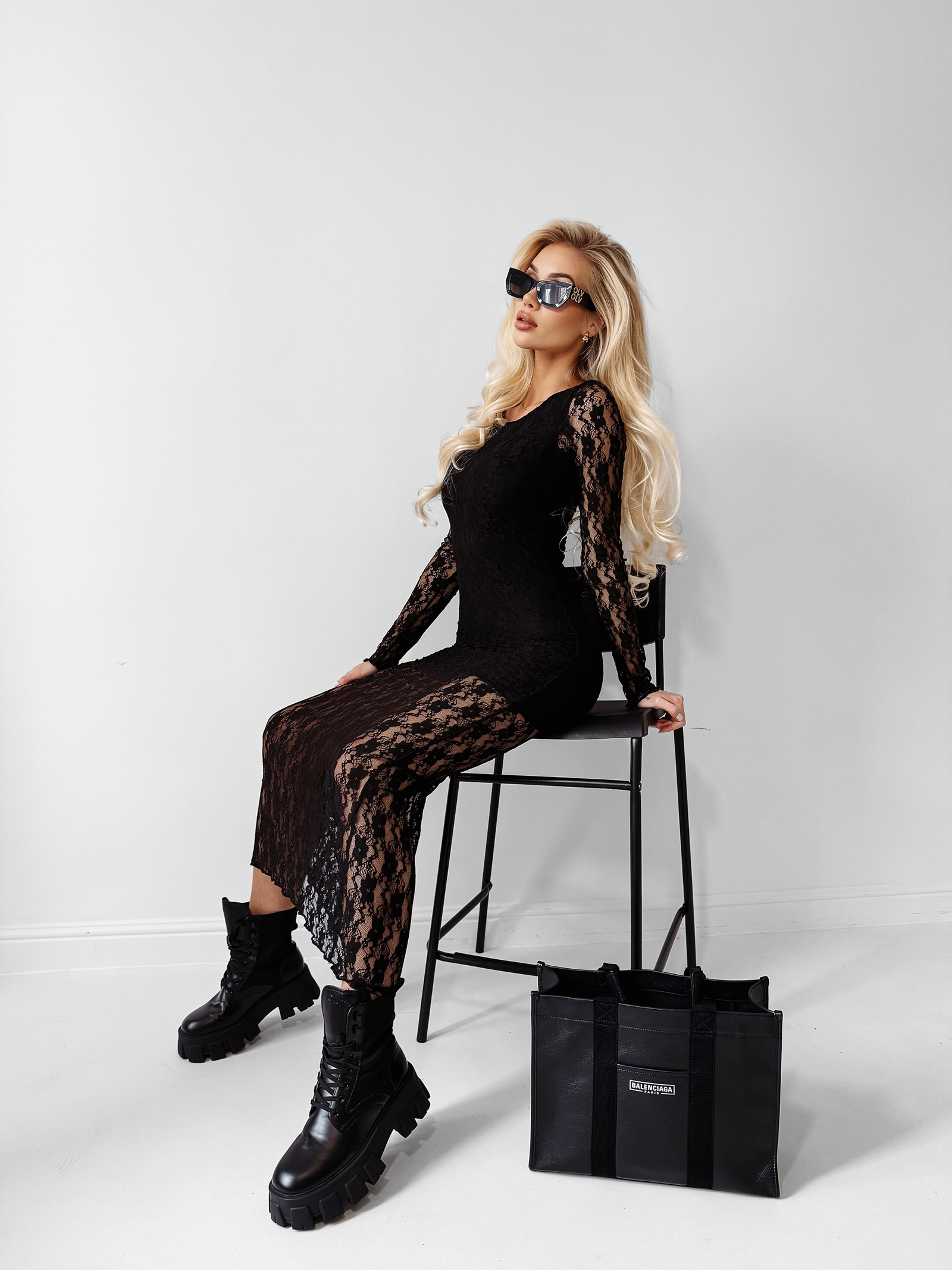 Sukienka koronkowa OLAVOGA DARK SPICE czarna