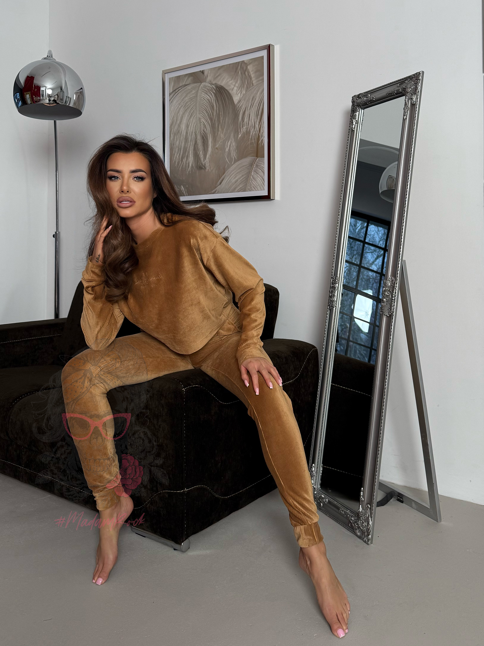 Komplet prążkowany welurowy Lamanuel Saliz karmelowy