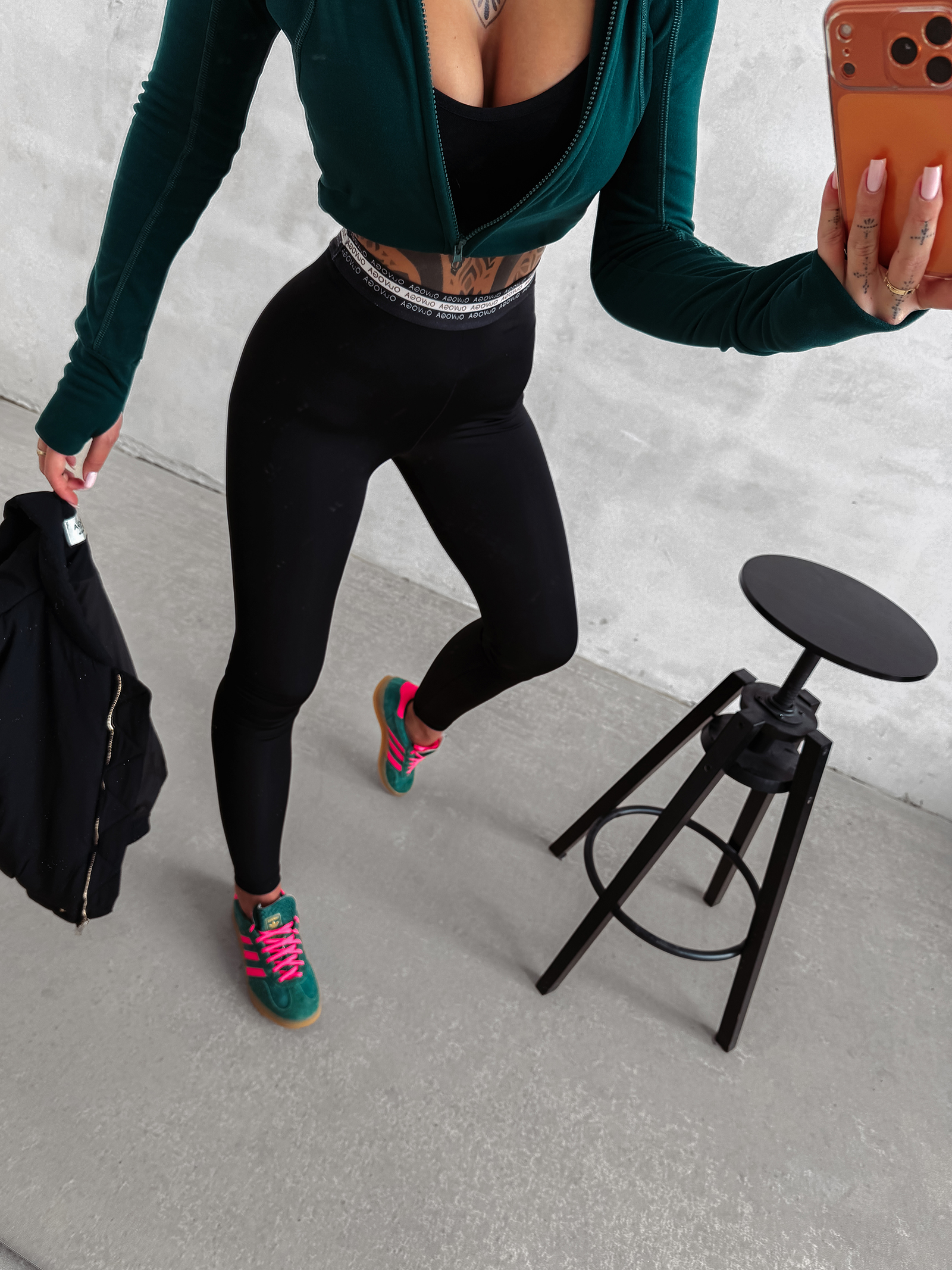 Legginsy dopasowane OLAVOGA TRIPLI czarne Legginsy dopasowane OLAVOGA TRIPLI czarne